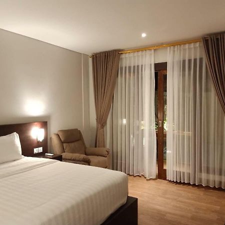 The Surya Kuta Villa ภายนอก รูปภาพ
