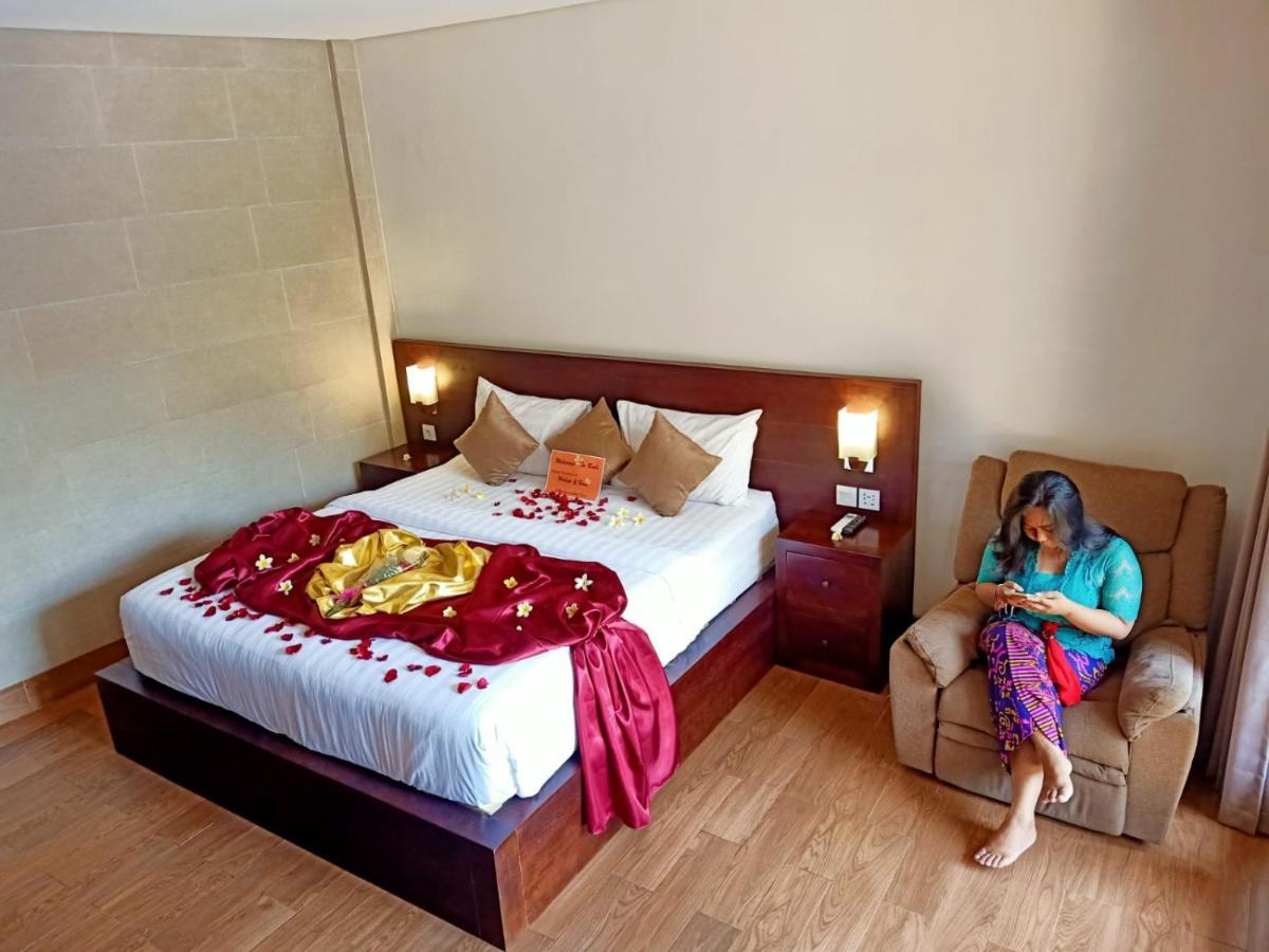 The Surya Kuta Villa ภายนอก รูปภาพ