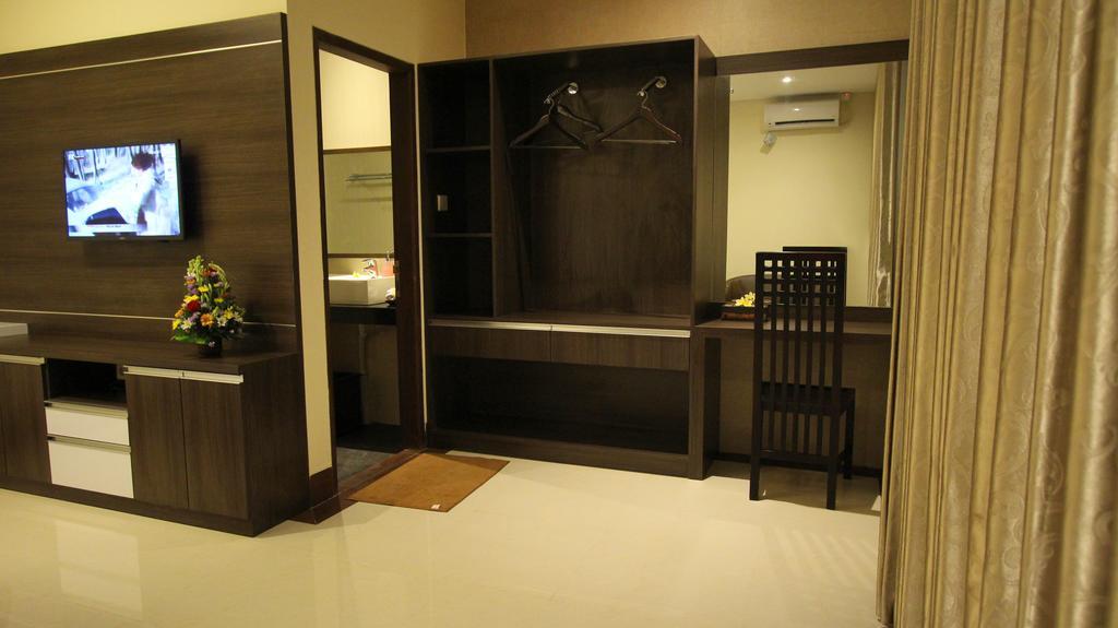 The Surya Kuta Villa ภายนอก รูปภาพ