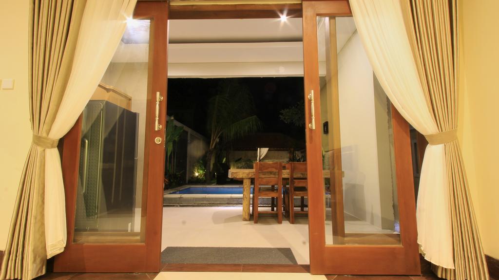 The Surya Kuta Villa ภายนอก รูปภาพ