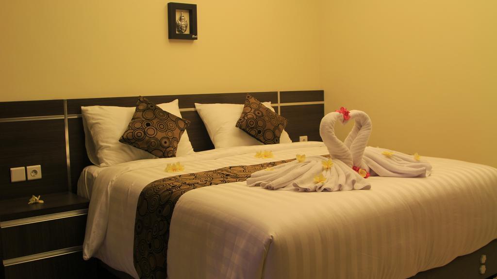 The Surya Kuta Villa ภายนอก รูปภาพ