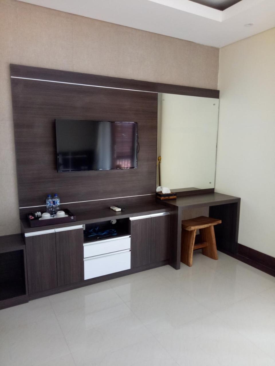 The Surya Kuta Villa ภายนอก รูปภาพ