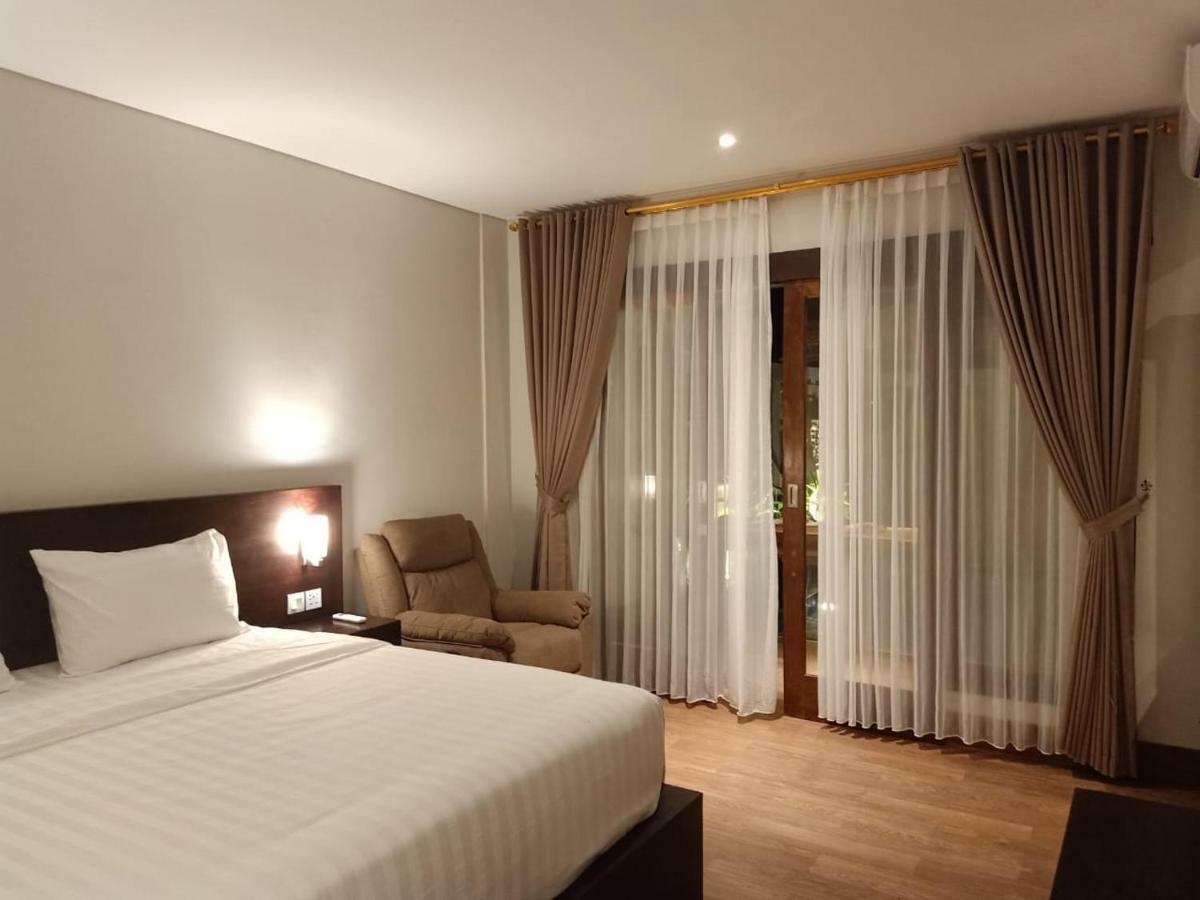 The Surya Kuta Villa ภายนอก รูปภาพ